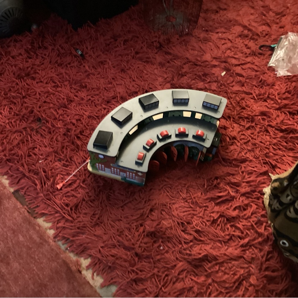 Thomas & Friends Gray and Red Train Roundhouse